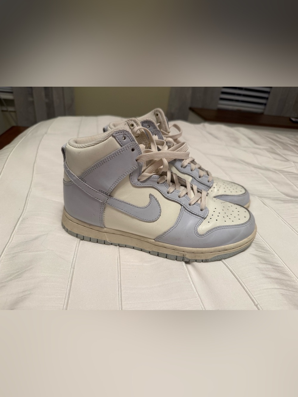Nike High-Top Sneakers in Cream and Light Lavender - Picture 2 of 3